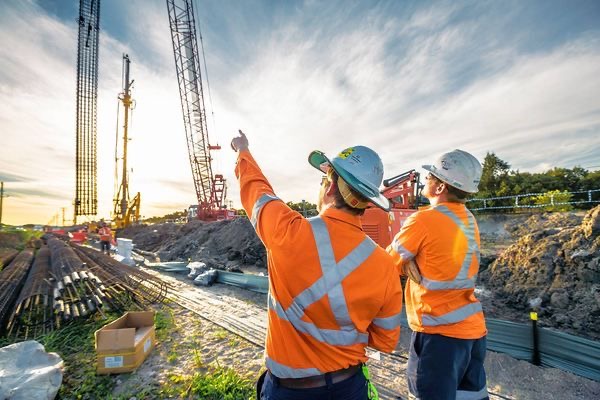 按登记注册类型分建筑业企业负债